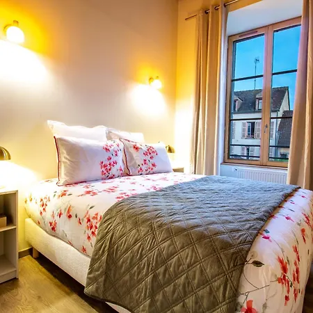 Apartment Au Pied De La Cathedrale, Familial, Parking Gratuit
