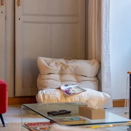 Apartment Au Pied De La Cathedrale, Familial, Parking Gratuit *