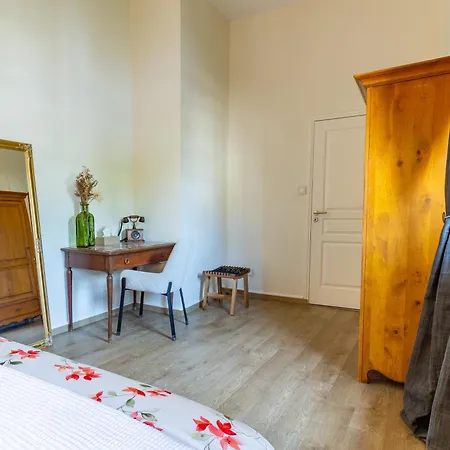 Apartment Au Pied De La Cathedrale, Familial, Parking Gratuit *
