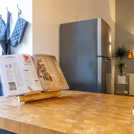 Au Pied De La Cathedrale, Familial, Parking Gratuit Apartment