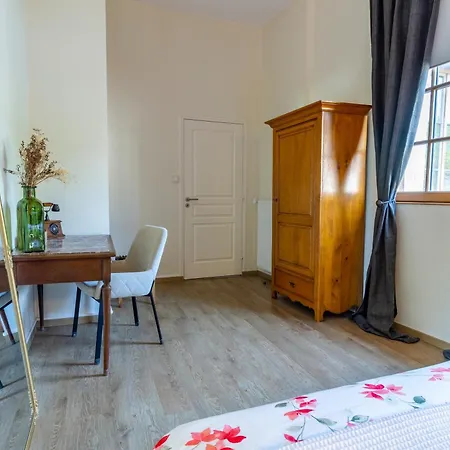 Apartment Au Pied De La Cathedrale, Familial, Parking Gratuit