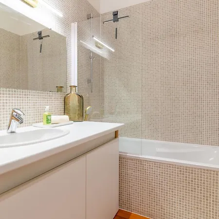 Au Pied De La Cathedrale, Familial, Parking Gratuit Apartment
