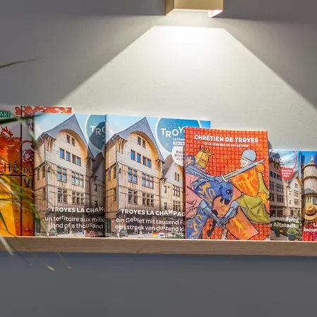 Au Pied De La Cathedrale, Familial, Parking Gratuit Apartment *